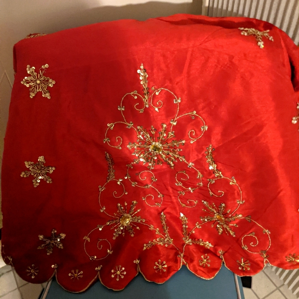Pier 1 Christmas tree skirt